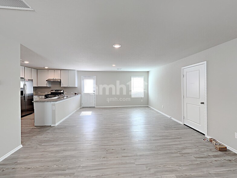 Building Photo - 10507 Varmus Dr