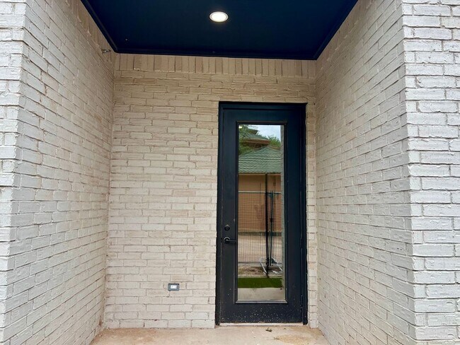 Building Photo - The Court At Overton