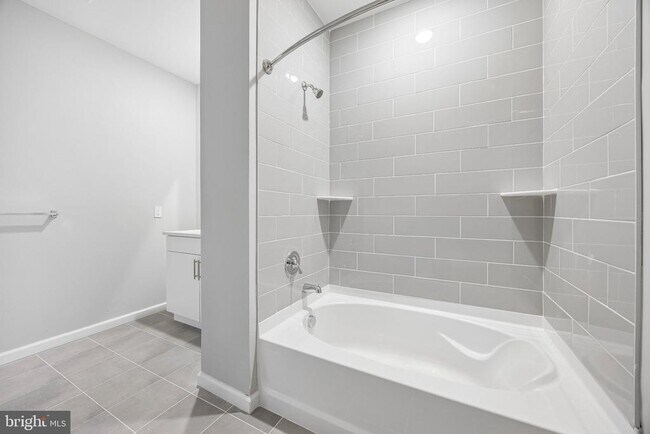 Building Photo - 400 Citation Ln