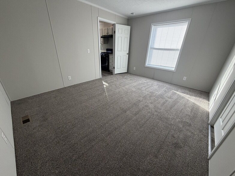 Building Photo - 38027 Leverette Ave