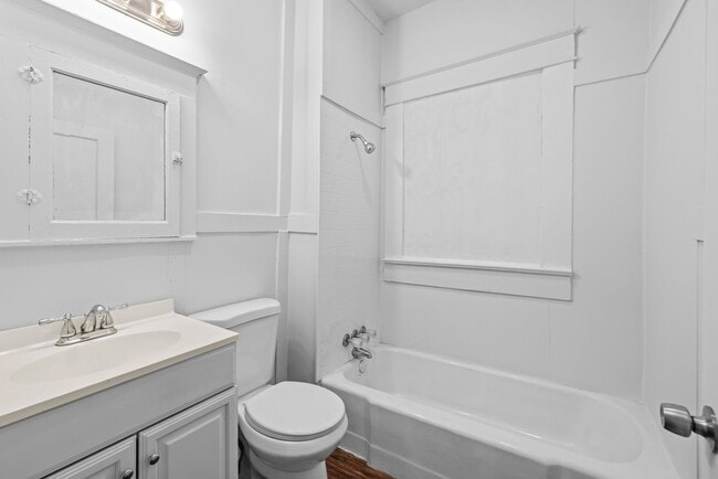 Building Photo - Spacious beautiful 5-bedroom 2 bath home