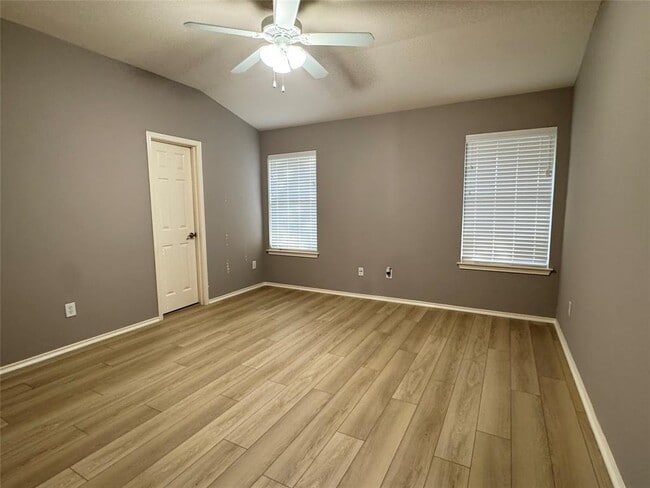 Building Photo - 1007 Barclay Dr