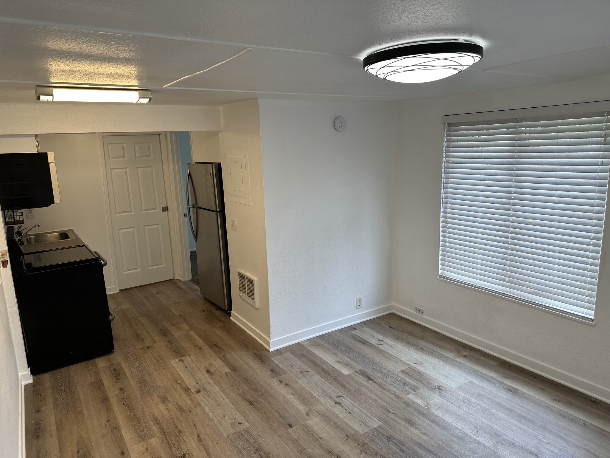 Building Photo - 8323 SE 62nd Ave