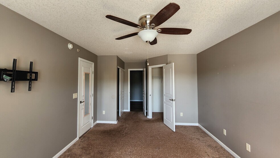 Building Photo - 2349 Rolling Hills Dr
