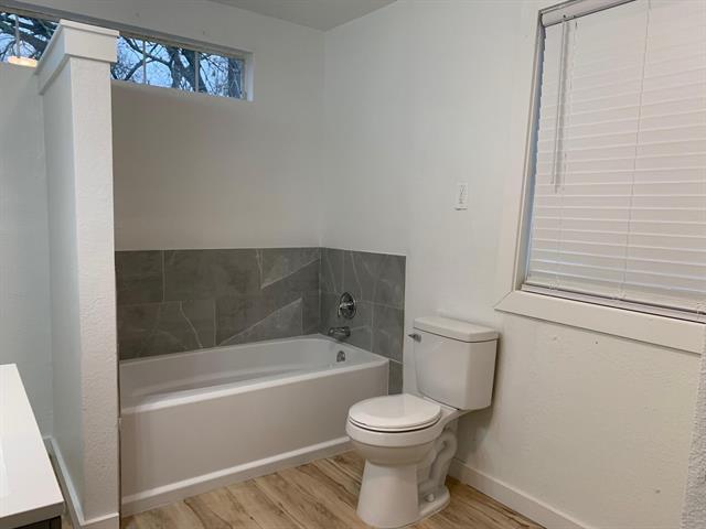 Building Photo - 1046 W Collins St