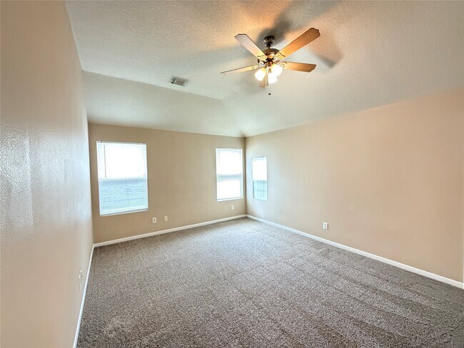 Building Photo - 15423 Fir Woods Ln