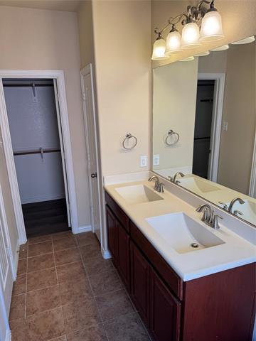 Building Photo - 15917 Alvarado Dr