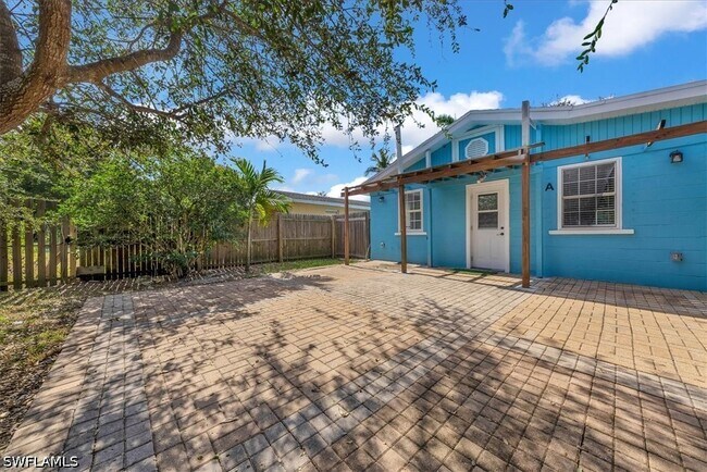 Building Photo - 2750 Manorca Ave