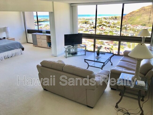 Building Photo - 501 Hahaione St