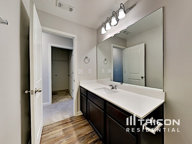 Building Photo - 238 Trail Winds Dr