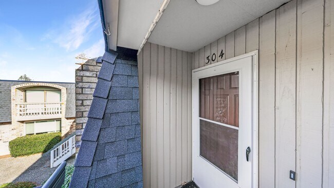 Building Photo - 1199 SE 9th Ave