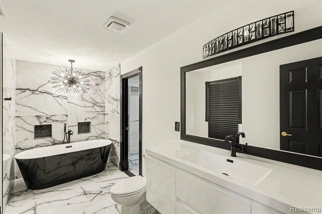 Building Photo - 6986 Montgomery Dr