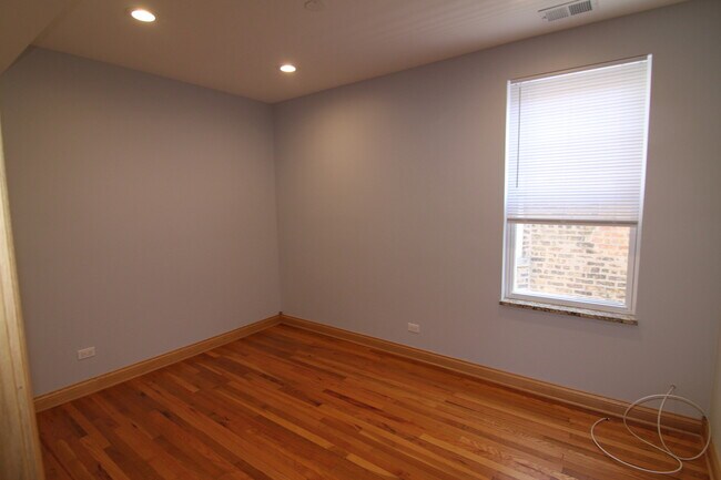 Building Photo - 3049 N Davlin Ct