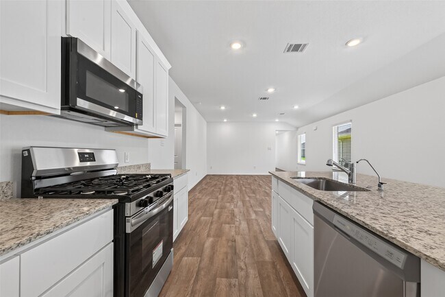 Building Photo - 3030 Lake Crest Dr