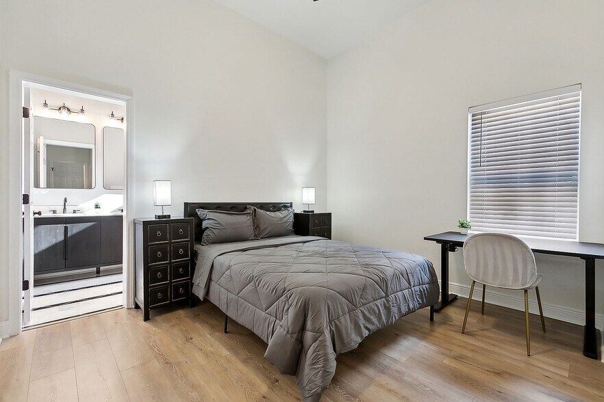 Building Photo - 2548 N Galvez St