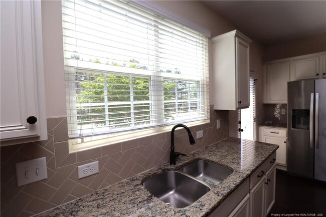 Building Photo - 1405 Regents Ln