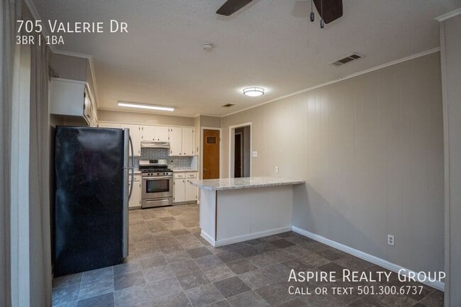 Building Photo - 705 Valerie Dr