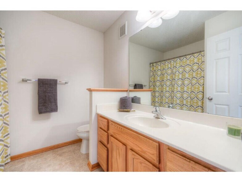 Building Photo - 1683 Village Trail E #4