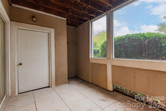 Building Photo - 9205 Ravenwing Dr