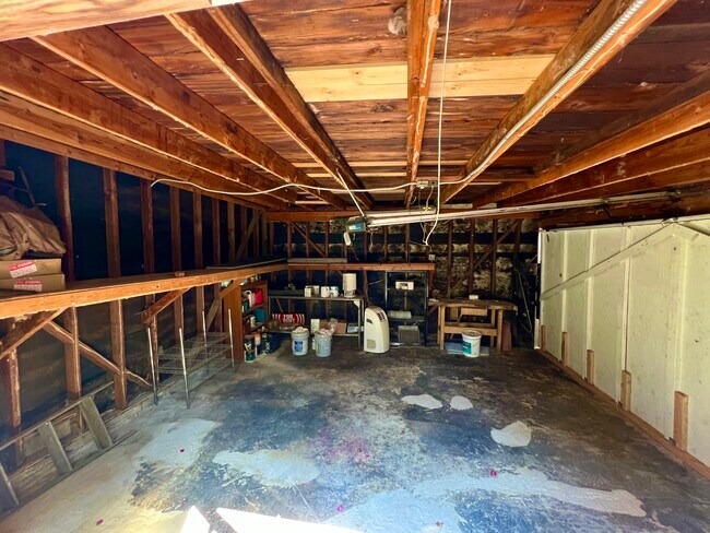 GARAGE - 2441 10th St