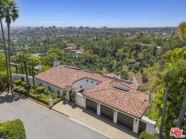 Building Photo - 1381 Summitridge Dr
