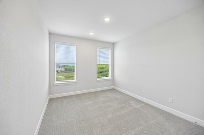 Building Photo - 826 Marathon Ct