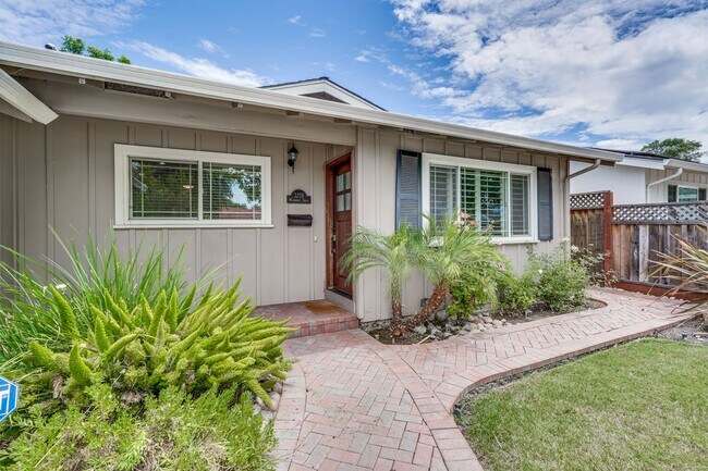 Building Photo - Spacious Home off of Hillsdale with Amazing Kitchen & Backyard! Ready to Rent.