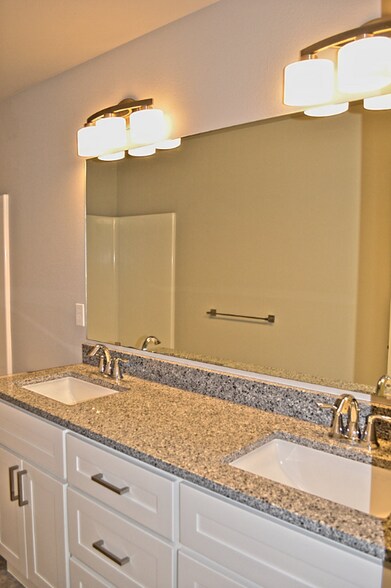 Building Photo - 6918 Delaney Ln NE