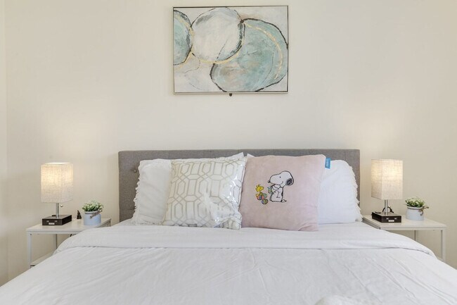 Building Photo - 12527 SE 52nd St