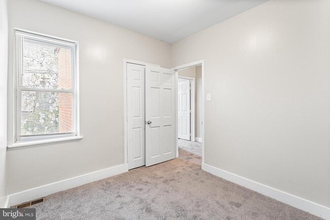 Building Photo - 544 N Allison St