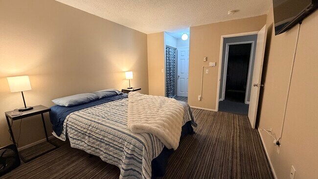 Building Photo - 4660 Reka Dr