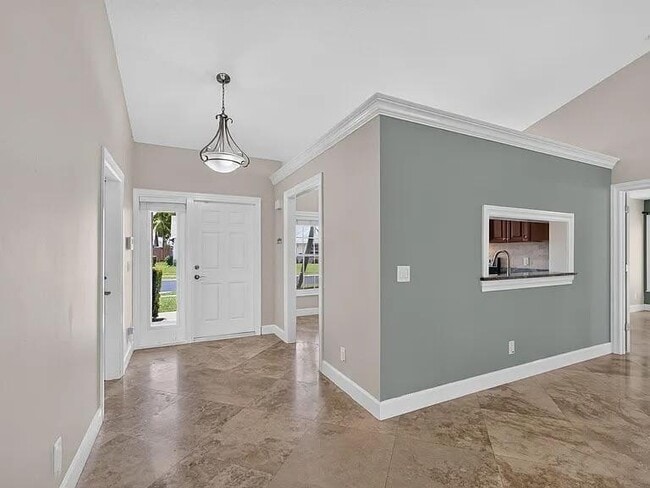 Building Photo - 114 Palomino Dr