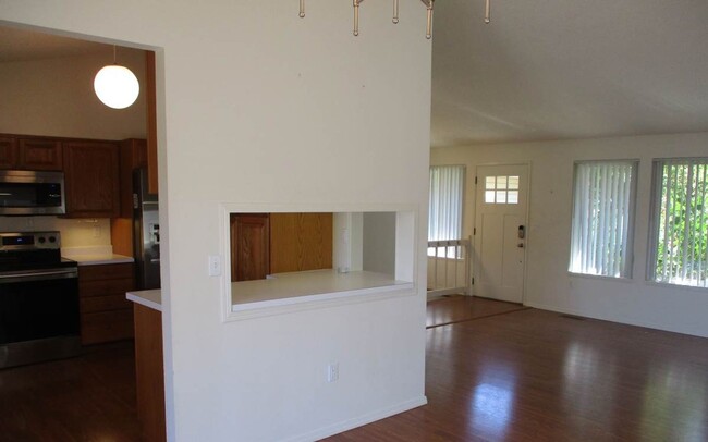 Building Photo - 4 Bedroom w/ Bonus room in Downtown Gig Ha...