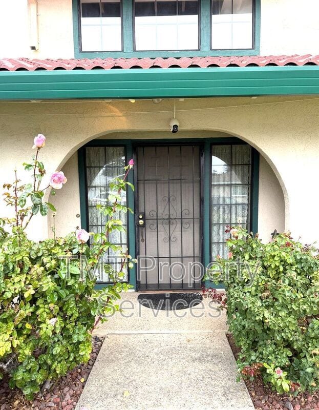 Building Photo - 2 Polvadera Ct