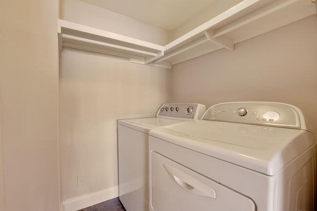 Building Photo - 150 Maribeau Square NW