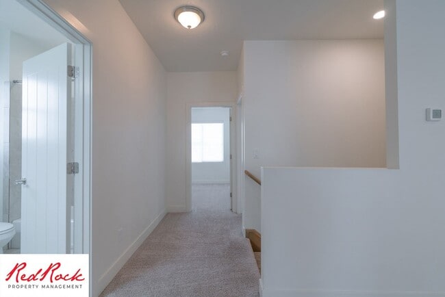 Building Photo - Pet Friendly 4 Bedroom Little Valley Home ...