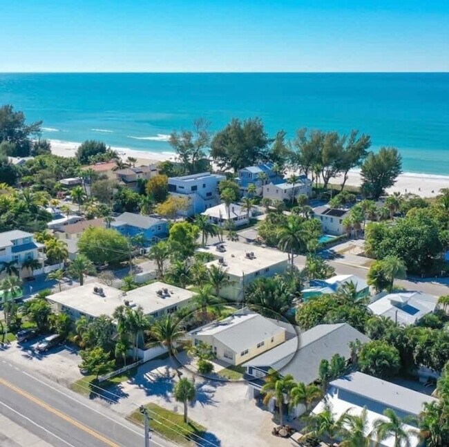 Building Photo - 3006 Gulf Dr