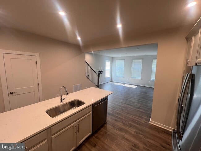Building Photo - 44625 Wolfhound Sq