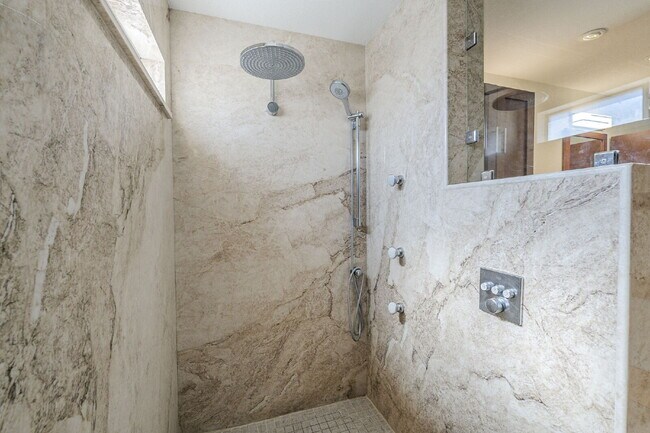 Building Photo - Luxury Waterfront Home in Ocotillo – Avail...