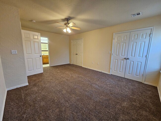 Building Photo - 867 Rambling Oaks Dr