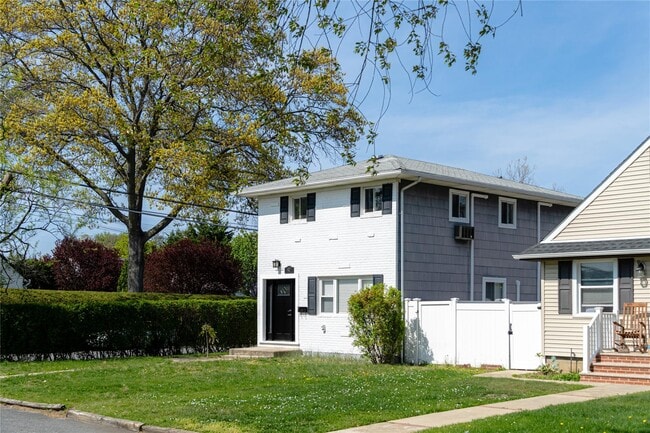 Building Photo - 42 Madison Dr