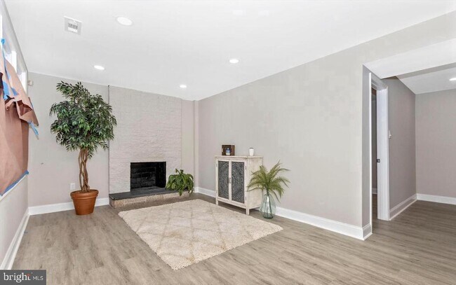 Primary Photo - 5810 Rehling St