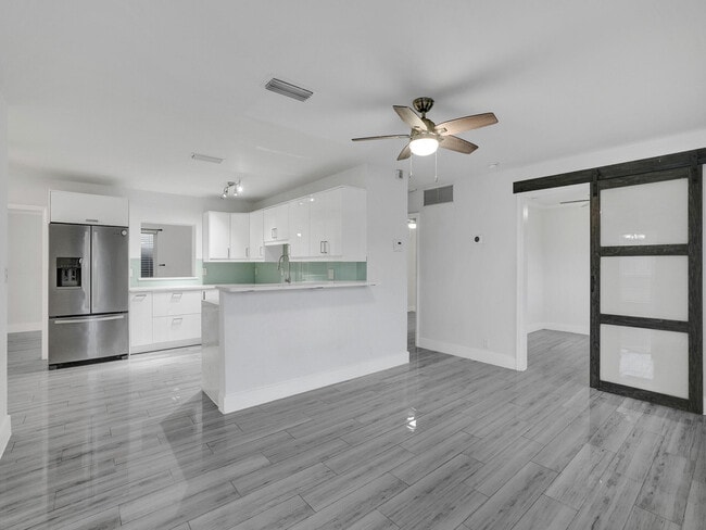 Building Photo - 601 NE 59th Ct
