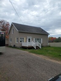 Building Photo - 4 bedroom in Hibbing