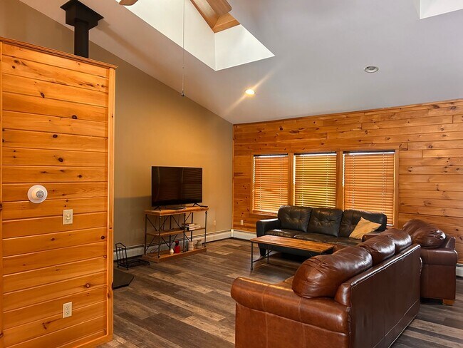 Building Photo - Charming Log Cabin Rental – 3 Bedroom / 2 Bath | Carthage School District