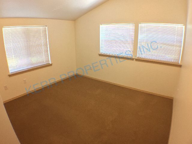 Building Photo - FREE RENT! Charming 3-Bed Home with 1.5 Ba...