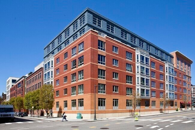 Building Photo - 17 Otis St