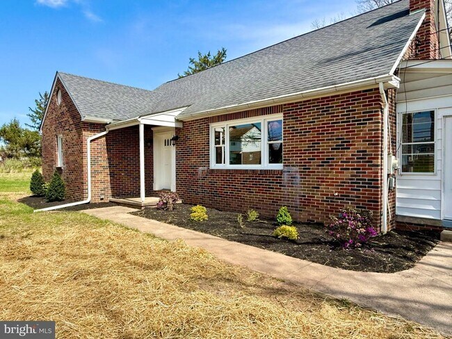 Building Photo - 330 Gilbertsville Rd