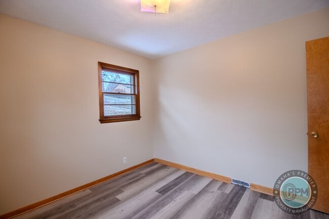 Building Photo - 3 Bed Home | 67th & Blondo