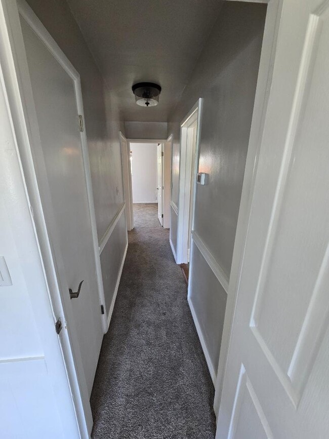 Building Photo - 309 E 200 S